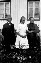 Familien Løyning: Søren, Agnes eller Dagny, Ingeborg, Holum.