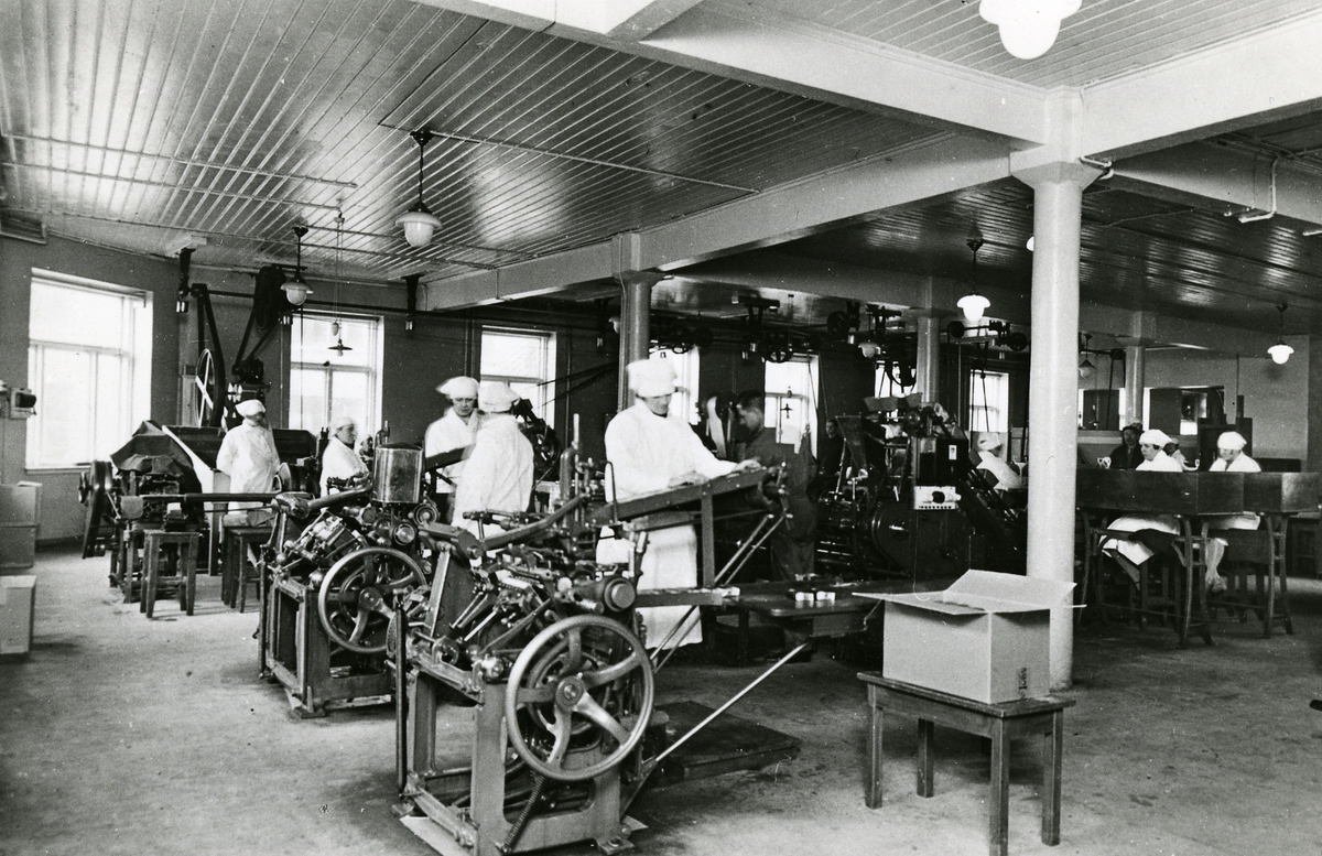 Produksjon på Tiedemanns fabrikk på Stensberggata i 1930-årene.