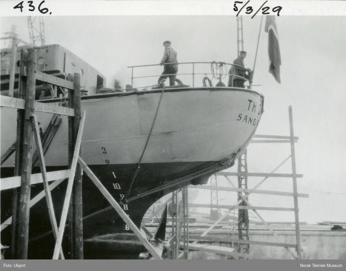 Stabelavløpning, hvalfangstskipet D/S Thordr, B/N 436 på Akers Mek. Verksted 5. mars 1929. Skipet ble levert av Akers mek. Verksted i 1929 til Bryde & Dahl, Sandefjord.