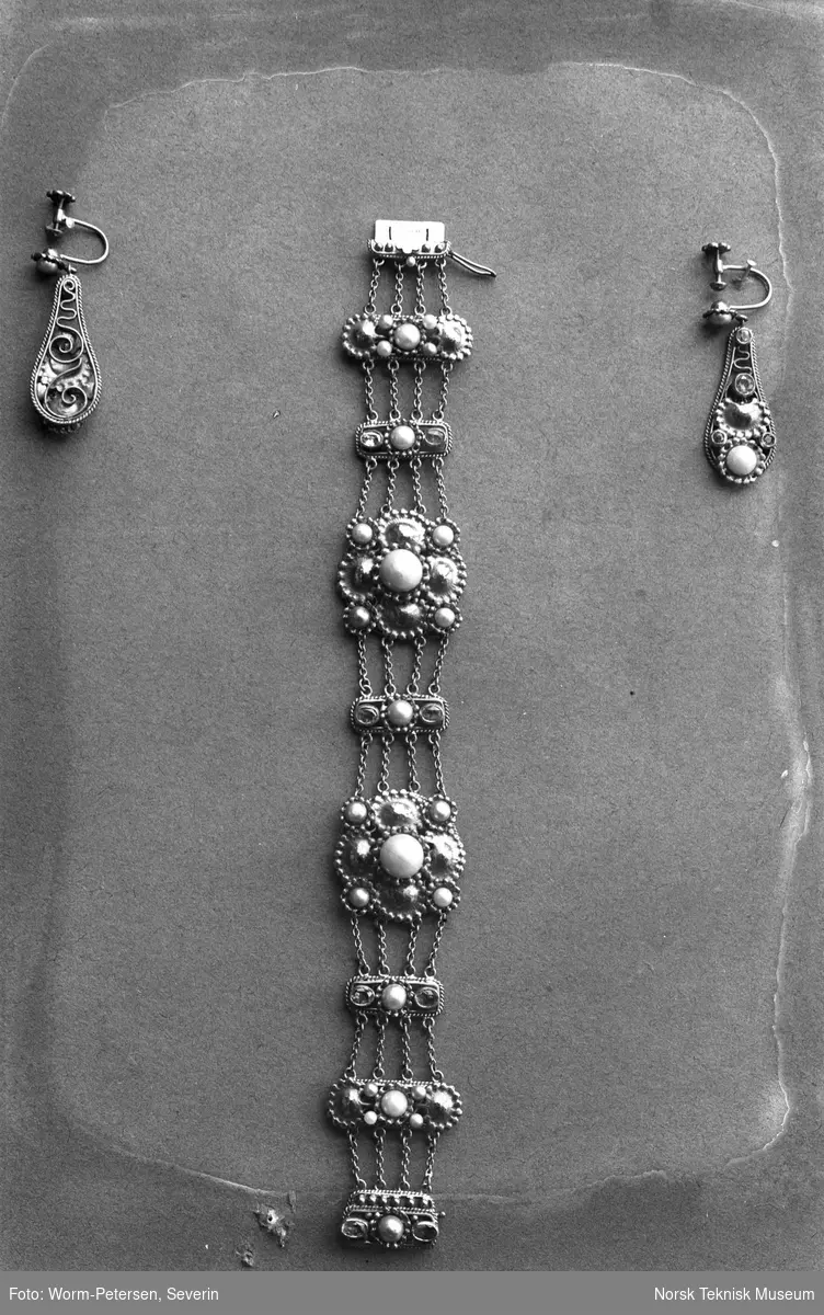 Sølvsmykker i filigran, armbånd og ørepynt, 1914
