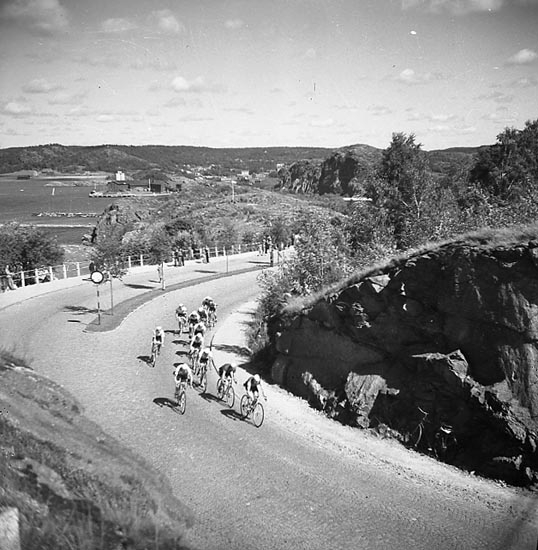 Cykeltävlingen Bohusrundan den 20 augusti 1948 passerar Hästepallarna