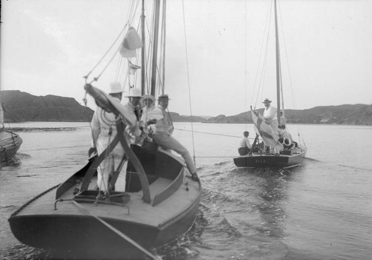 Utanför Oxvik från Koljöfjorden genom Strömmarna 27 juli 1908.