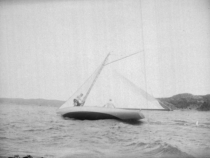 Enligt text som medföljde bilden: "Gustafsberg kappsegling "Bylgia" 30/7 1899".