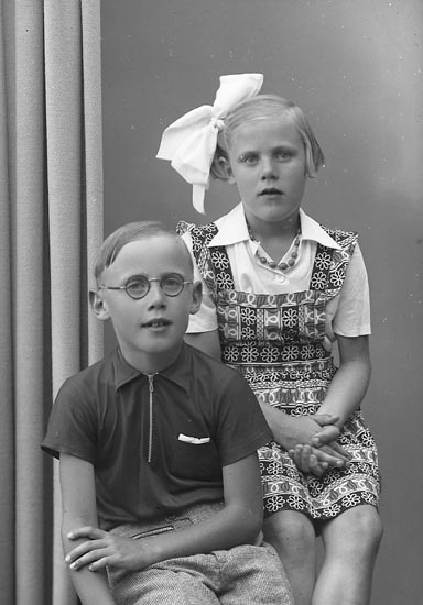 Enligt fotografens journal nr 7 1944-1950: "Andersson, Lennart o Margareta".