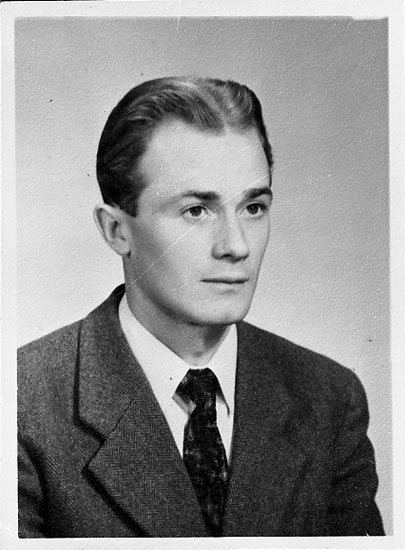 Enligt fotografens journal nr 8 1951-1957: "Hansson, Herr Rune S. Järnväg Här kopia".
Enligt fotografens notering: "Kopia för först. Herr Rune Hansson, Statens Järnvägar Stenungsund".