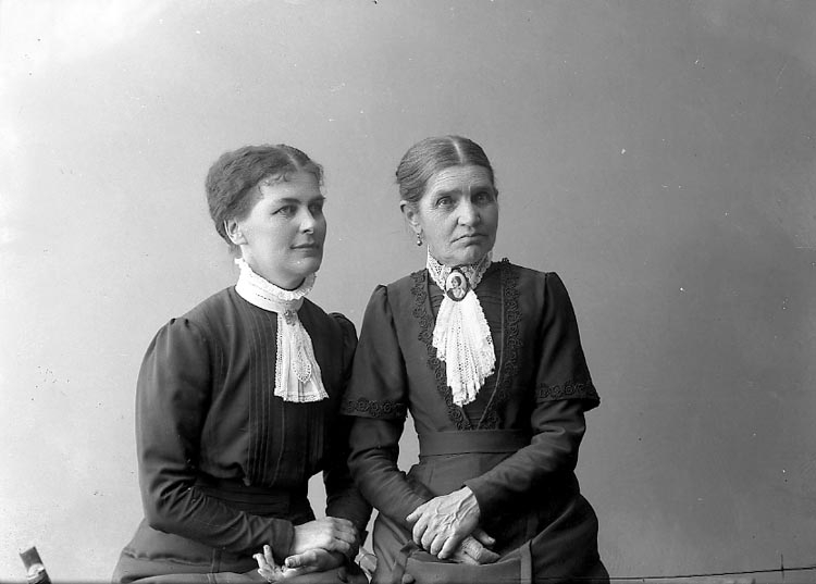 Enligt fotografens journal nr 2 1919-1915: "Landberg och Ehrnst, Här".