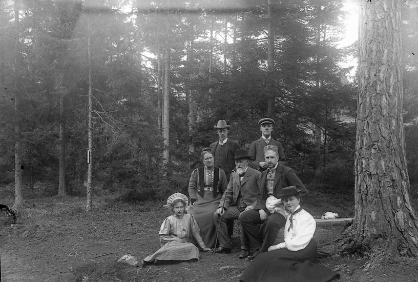 Enligt fotografens journal nr 1 1904-1908: "Lundstedt, Familjen Ön".