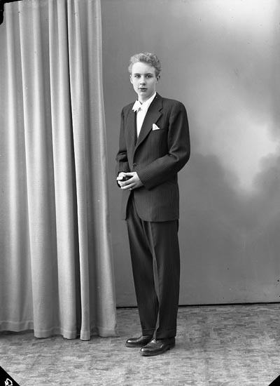 Enligt fotografens journal nr 8 1951-1957: "Andersson, Hans Stenung Stenungsund".