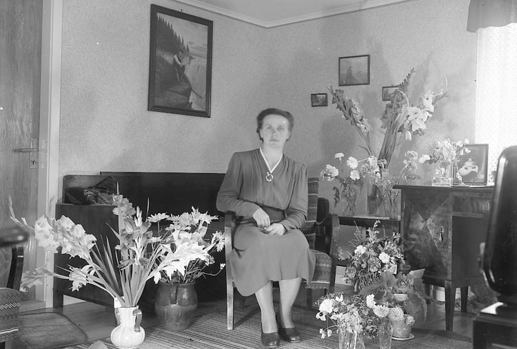 Enligt fotografens journal nr 7 1944-1950: "Andersson, Fru Aurora Stenungsund 50 årsdag".