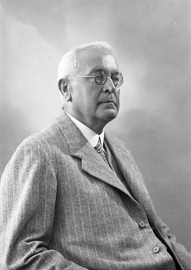 Enligt fotografens journal nr 6 1930-1943: "Norberg, Rektor Edvard Alingsås".