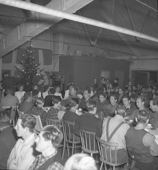 Text till bilden: "Luciafest. Emballagefabriken. 1945.12.13".




