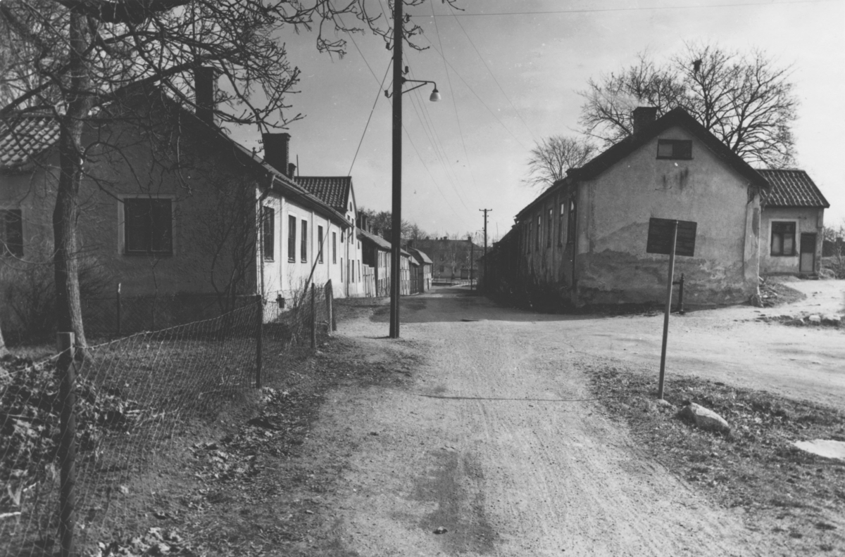 Enköping, Munksundet, Munksundsgatan mot nordost, från gatan mellan kvarteret Färgaren nr 1 och 5