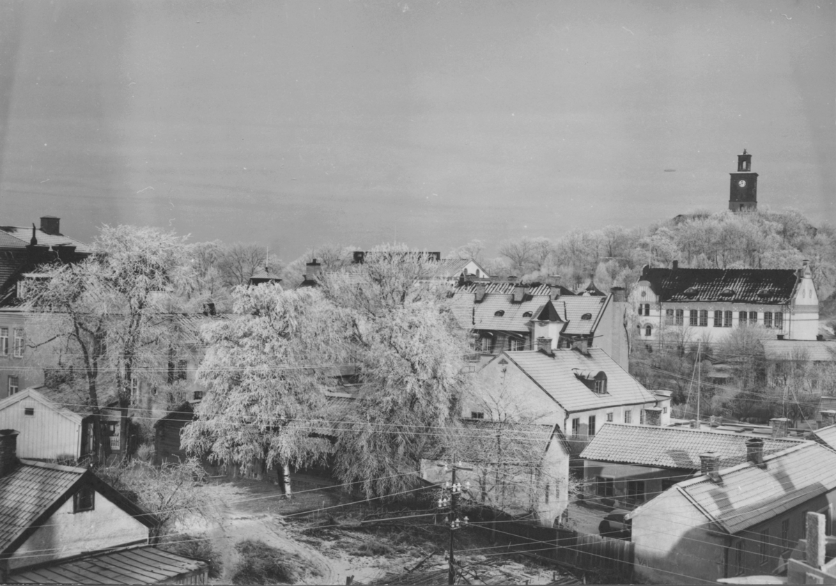 Enköping, från taket av kvarteret Apotekaren nr 16 (Kungsgatan), mot norr, 1956