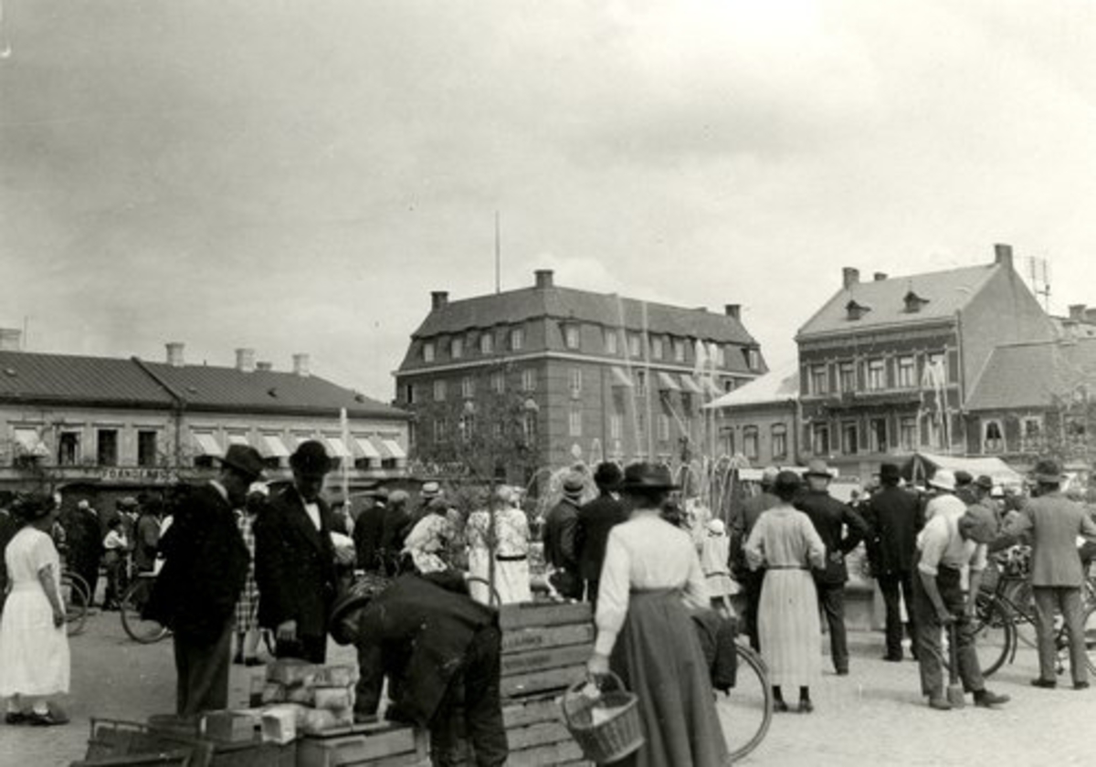 Halmstad. Stora torg. Torghandel omkr 1926.