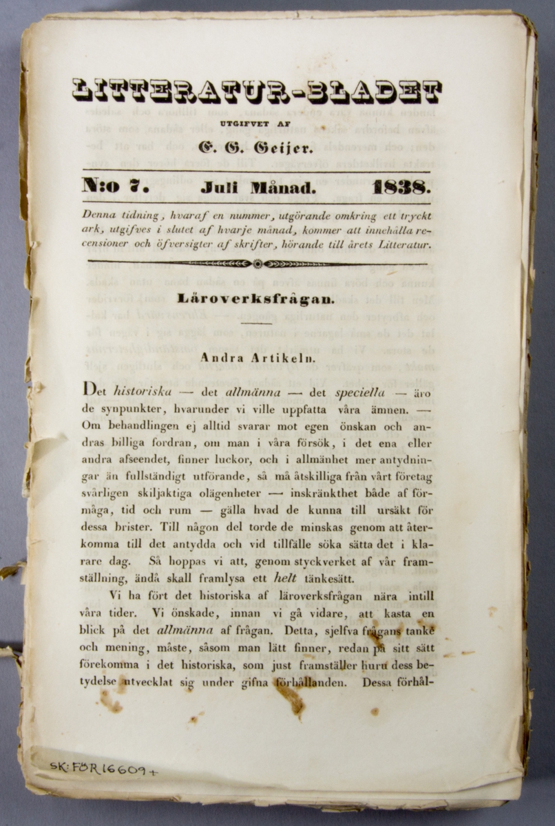 Tidskrift, en mindre bunt vikta lösnummer: "Litteratur-Bladet" utgiven av E. G. Geijer och tryckt hos P. A. Norstedt & Söner i Stockholm 1838-1839. N:o 7-9, 11-12 1838 och N:o 1-12 1839.

Sammanhållna med ett snöre av lin.