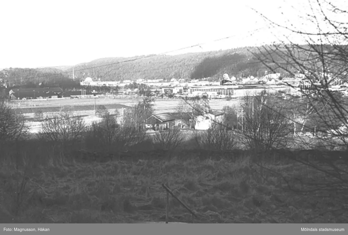 Jordbruk tillsammans med bostadshus och uthus på Tållered 1:8 i Tållered, februari 1991.
Fastigheten ägdes av Werner Karlsson (död 1990).