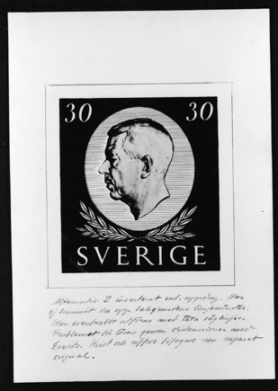 Typ Gustaf VI Adolf, utgivet 6/6 1951. Konstnär: Mark Sylwan. Bearbetning av tävlingsförslag. Teckning i medaljongtyp, i tusch + blyerts + porträttfoto.