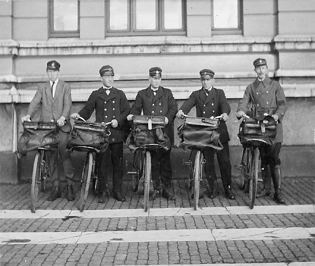 Cyklande brevlådtömmare, sista brevlådtömningsturen i Göteborg 31 augusti 1923.