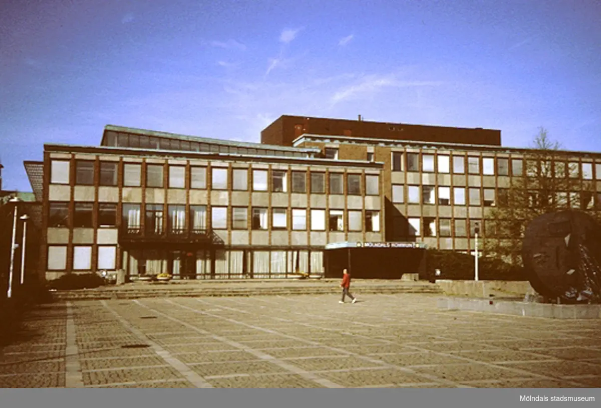 Mölndals stadshus, maj 1994. Relaterade motiv: 2003_0438 - 0439.