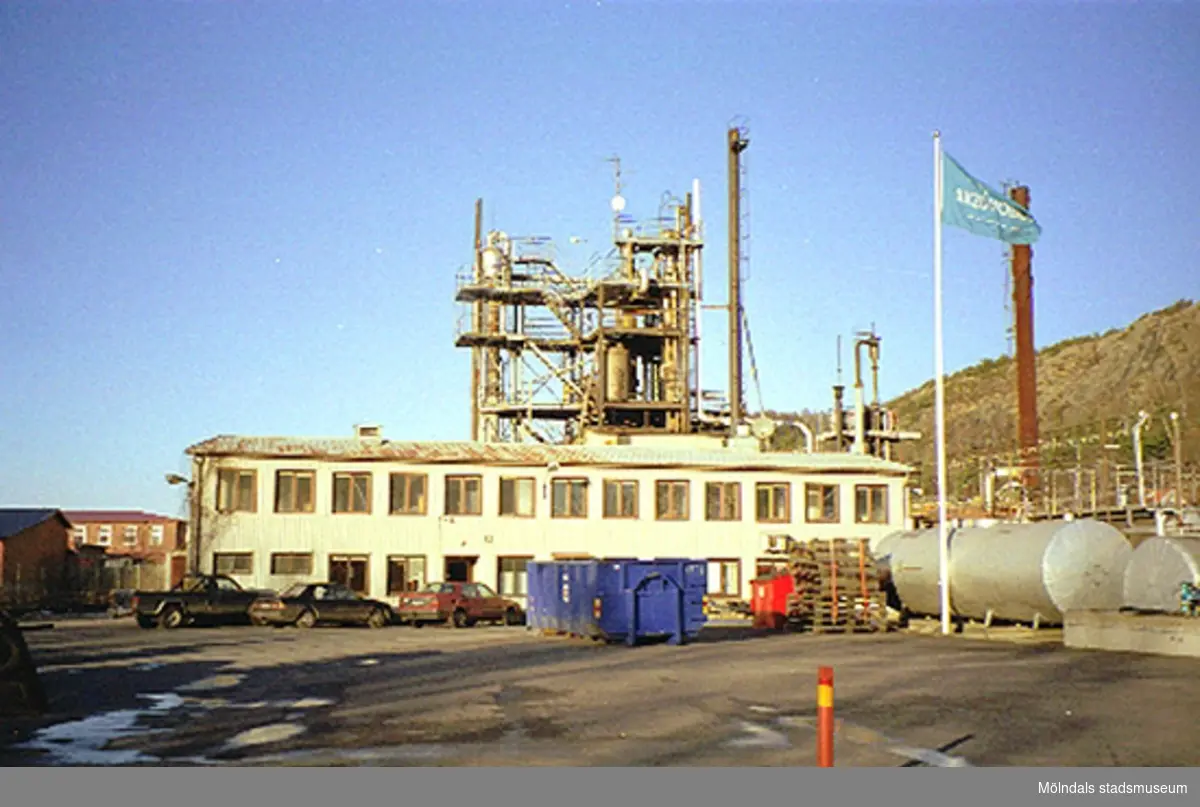 Byggnadsdokumentation av Akzo Nobel på Ågatan 44 i Lackarebäck, 2000-02-15.