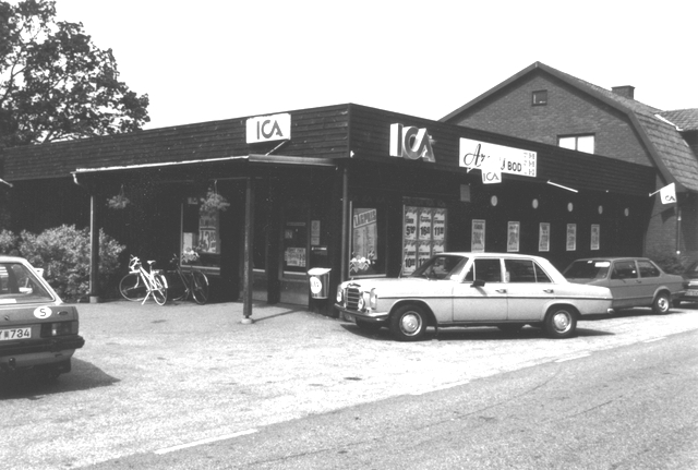 Inlämningspoststället Dannike försesfås av ICA-handlaren i Arnes
Bod. Dannike har fått behålla sitt ortnamn och i datumstämpeln finns
fortfarande beteckningen PLE fasten benämningen postställe upphörde
1985.
