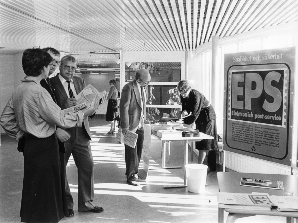 Invigning av Posterminalen i Tomteboda, 1983. Här vid EPS, elektronisk postservice, svarade Barbro Sandberg för informationen.