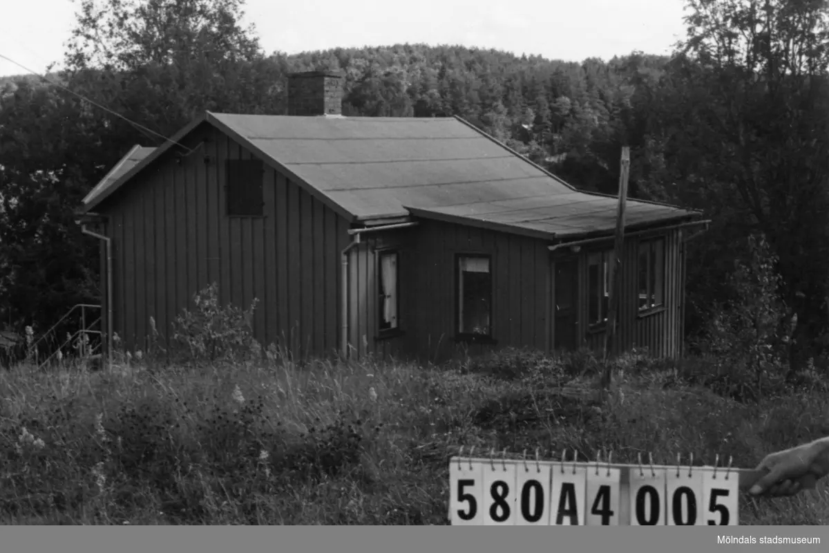 Byggnadsinventering i Lindome 1968. Annestorp 6:58.
Hus nr: 580A4005.
Benämning: fritidshus och redskapsbod.
Kvalitet: god.
Material: trä.
Tillfartsväg: framkomlig.