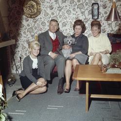 Hjemme hos Arve Opsahl med familie.