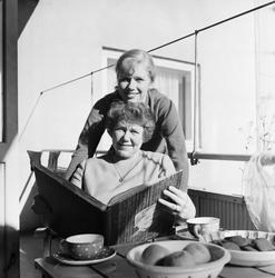 Liv Ullmann med mor.