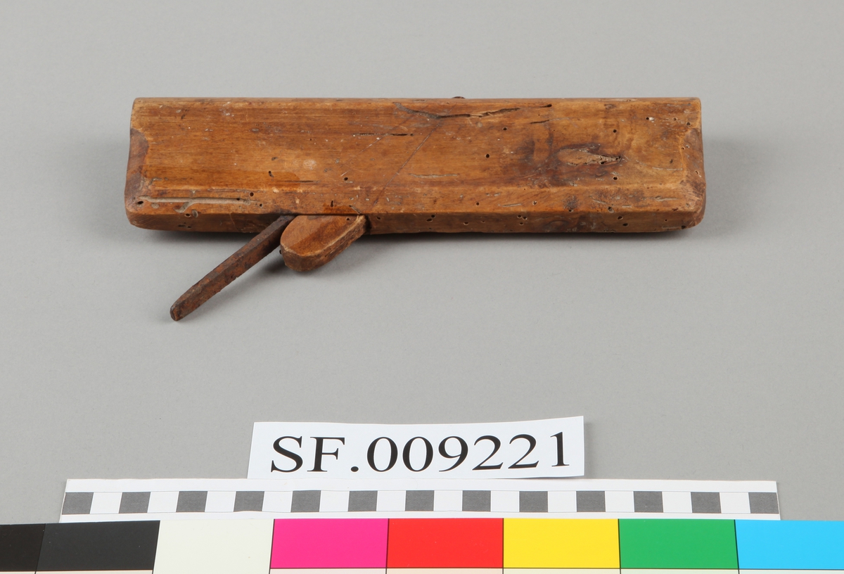 Høvel med bua jarn - rundhøvel.