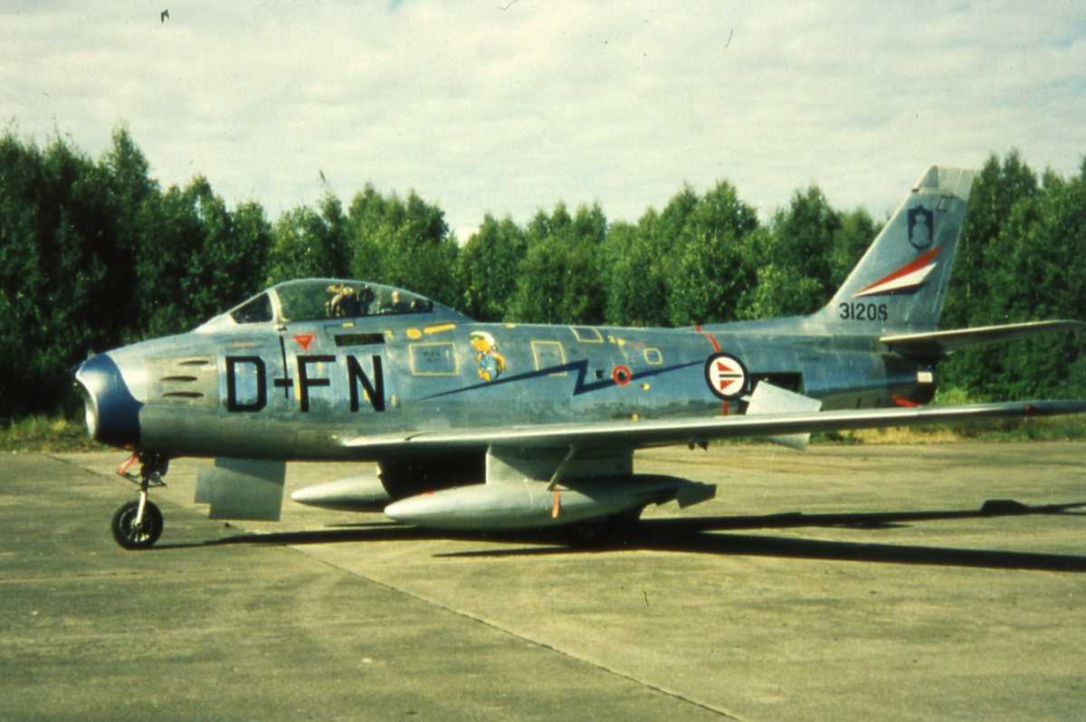 Norsk fly av typen F-86F Sabre med kjennemerke FN-D og nr. 31206.
