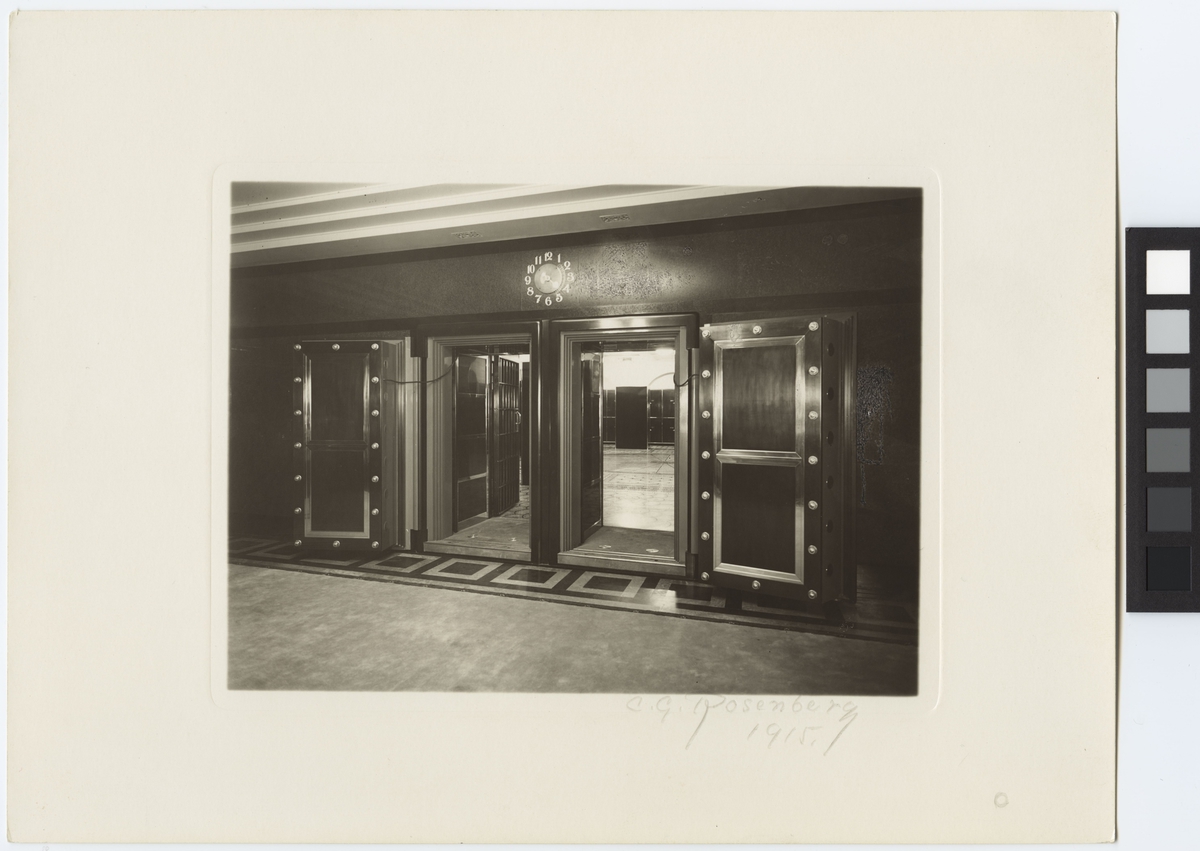 Stockholms Enskilda Bank Interiör, entré till bankvalv. ArkDes