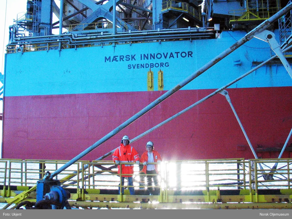 OIM, HVO og Mærsk Innovator.  Mærsk Innovator ligger her like inntil DP 2 for å assistere med nedstengingen av brønnene.
