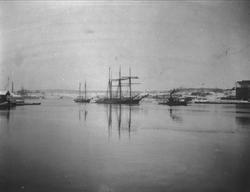 Seilskuter, slepebåt, elv, vinter,