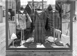 utstilling, Østfoldutstillingen, monter, gamle drakter,Østf