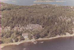 Oversiktsbilde av Hollungen på Søndre Sandøy  på Hvaler, jul