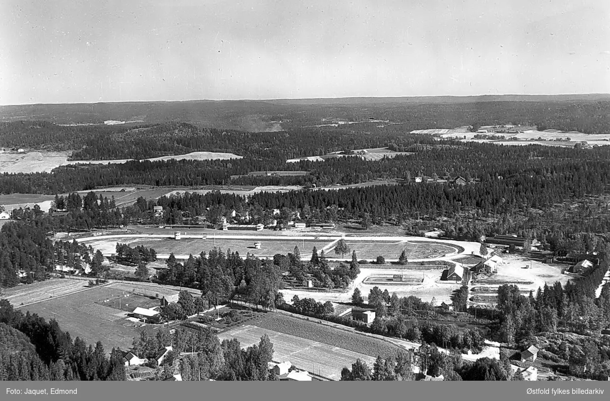 Momarken Travbane As på Mysen i  Eidsberg, flyfoto 21.september 1963.