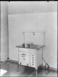 Produktfoto. Sarpsborgkomfyren 1952. Magasinkomfyr.