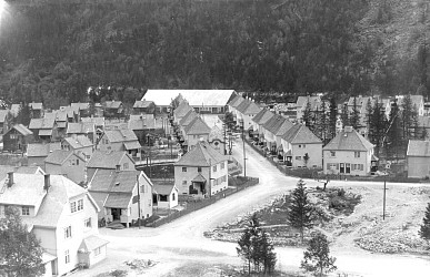 En samling bilder fra Rjukan, bla. fra Jernbanegata.