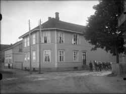 Bloms gate 13, "Siljangården. Stort hus med leiligheter og m