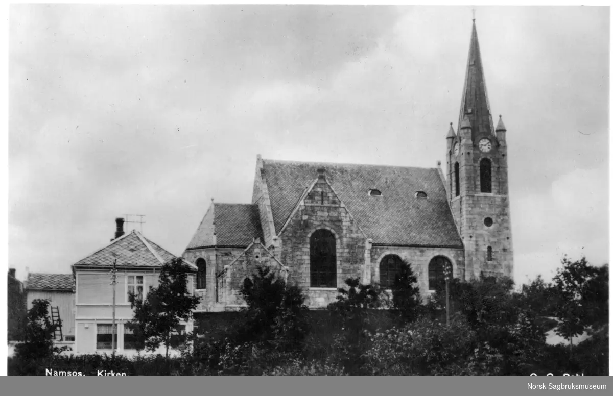 Namsos kirke før bombingen 20. april 1940.