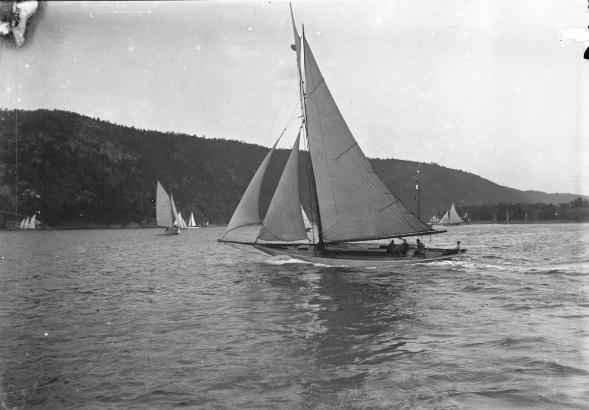 Kutter 'Asra' i Vestfjorden 1896