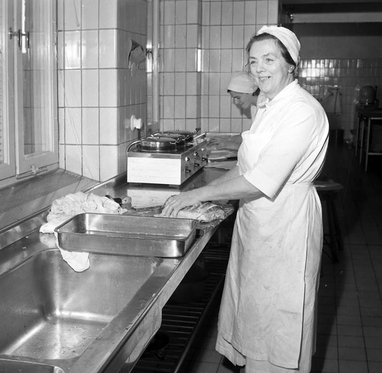 Enligt notering: "Uddevalla Lasarett i köket 18/1 1961".
