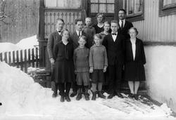 Vaktmester Linberg`s familie. Ektepar med barn.