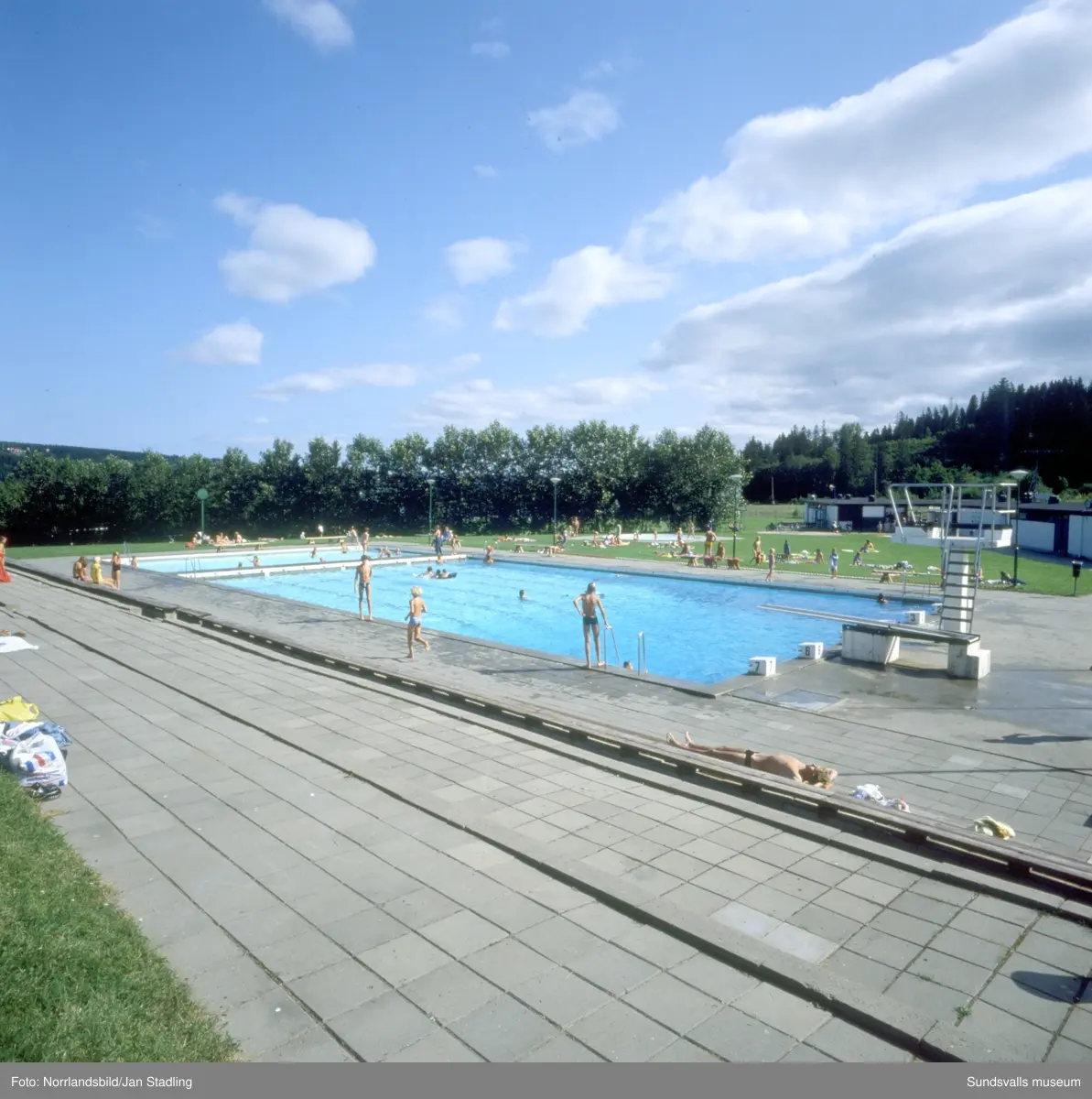 sommarbilder-fr-n-malandsbadet-i-sundsbruk-sundsvalls-museum