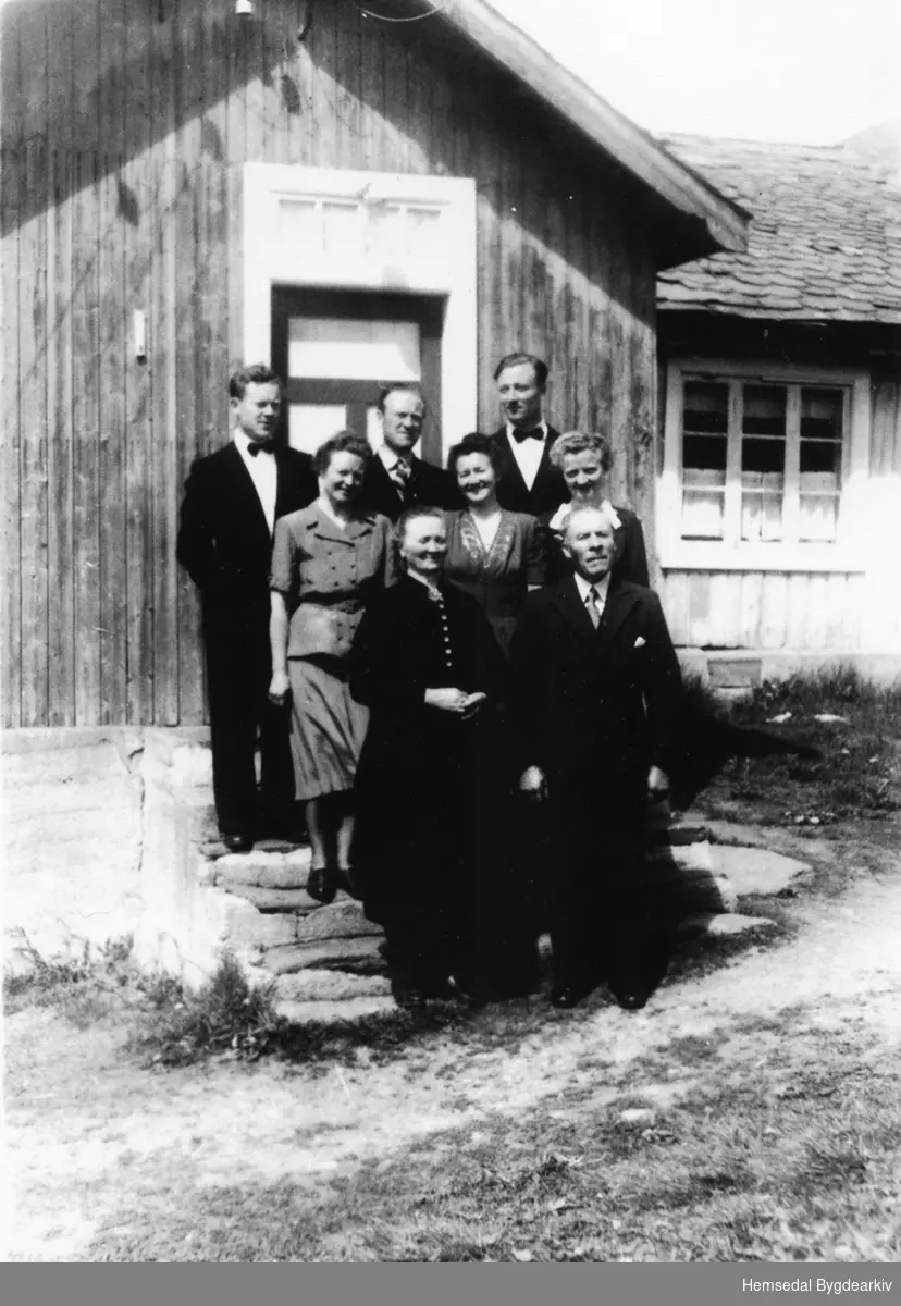 Andres og Oline Viljugrein med borna: Guro, Margit, Gunhild, Svein, Trond og Asbjørn
