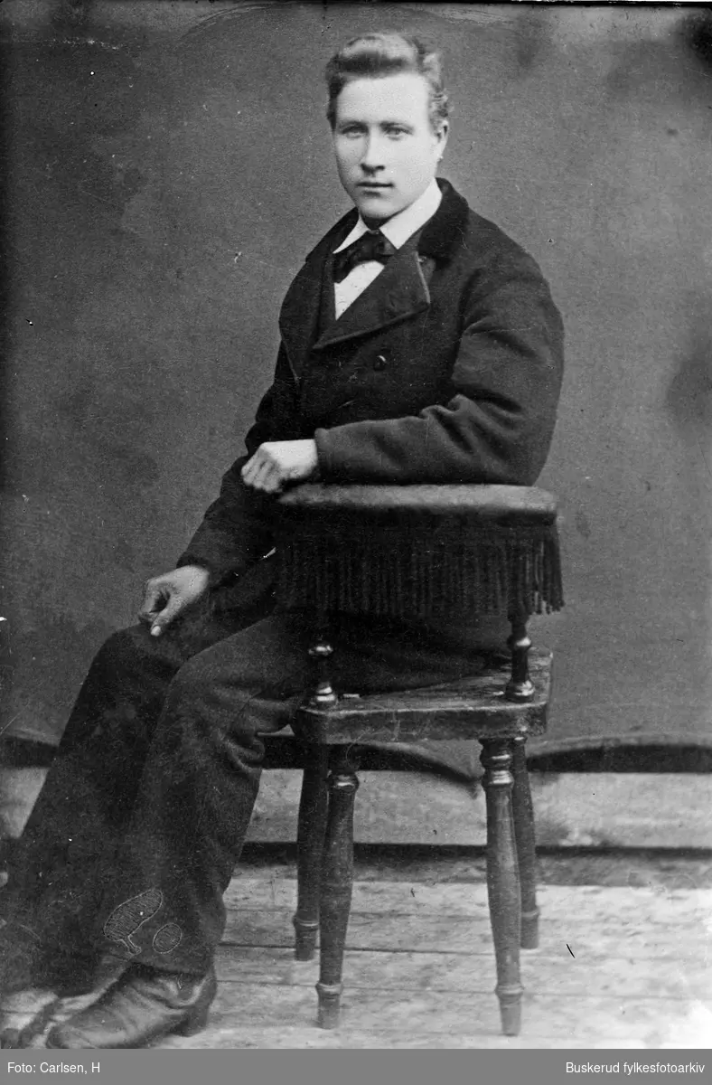 Fotograf Adolf Johansen f. 1851 -  d. 1924
Buskerud Fylkesfotoarkiv har hele hans negativsamling
