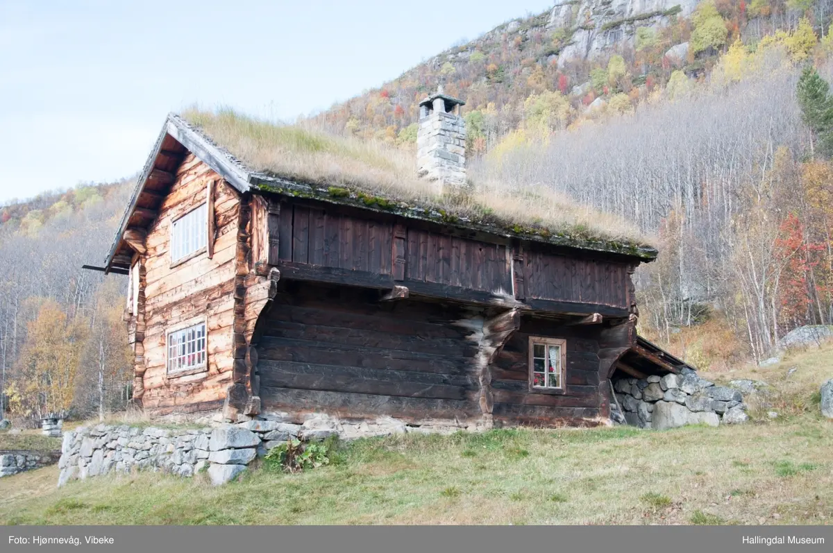 Setestugu-Loftstugu i øvre Døkki, Dokken gård i Sudndalen