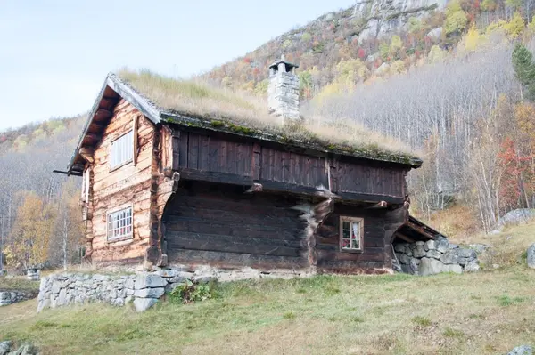 Setestugu-Loftstugu i øvre Døkki, Dokken gård i Sudndalen