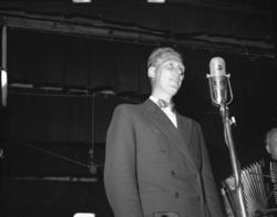 Vardens arkiv. "Helge Djuva, Fyresdal. I Brekkeparken på "So